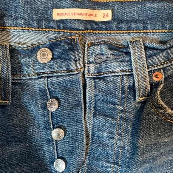 Levi's rib cage straight ankle jeans size 24. - Picture 2 of 5